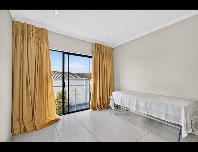 4 BEDROOM HOUSE FOR SALE IN LONEHILL